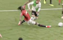 迈博体育 英超官方解释曼联被判点球，万比萨卡绊倒对方！